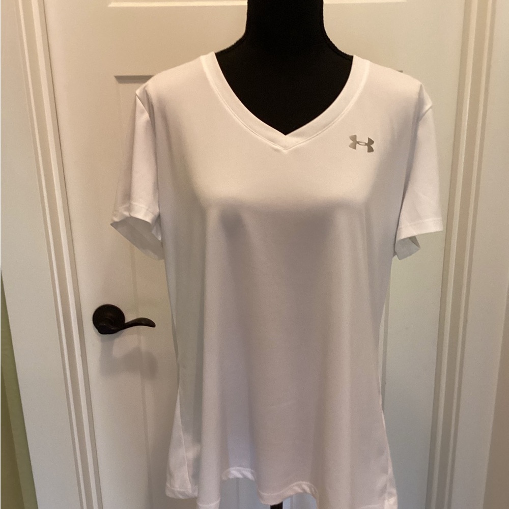 Under Armour Women’s White V-Neck Performance Tee